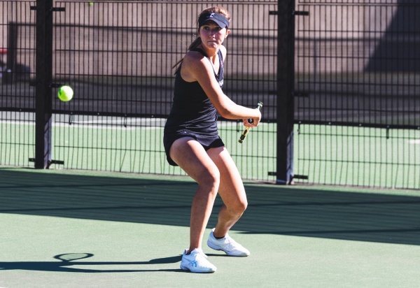 maria-santilli-aces-tennis-opponents,-master’s-classes