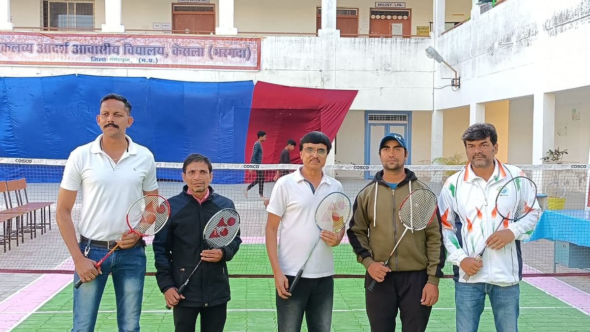 madhya-pradesh:-veer-bahadur,-rama-shukla-lift-badminton-championship-trophy-in-narmadapuram-–-free-press-journal