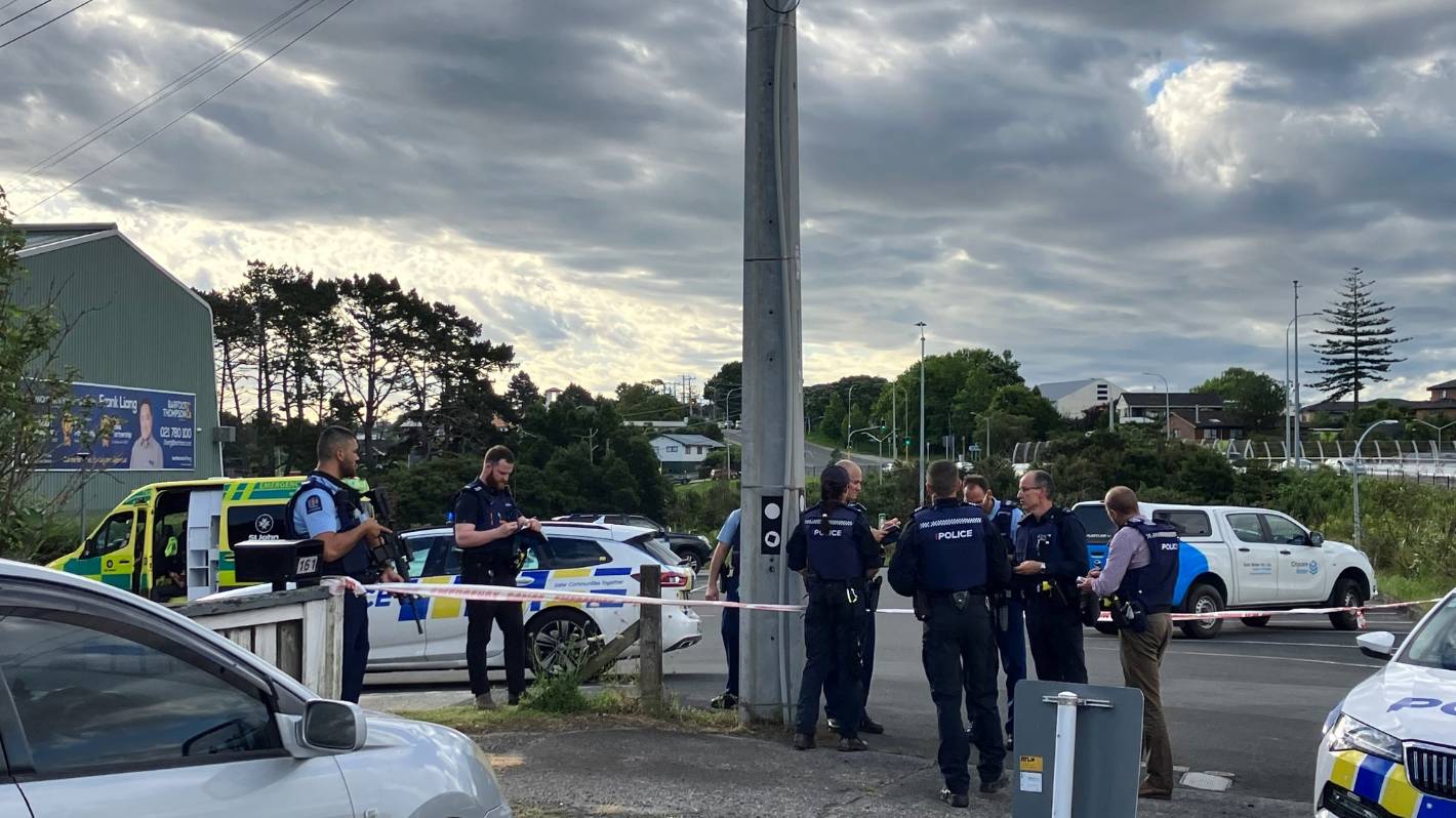 armed-police-swarm-on-suburb-after-woman’s-death-in-west-auckland-–-stuff