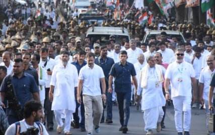 sprints,-football-and-badminton-too:-moments-from-rahul’s-bharat-jodo-yatra-–-deccan-herald