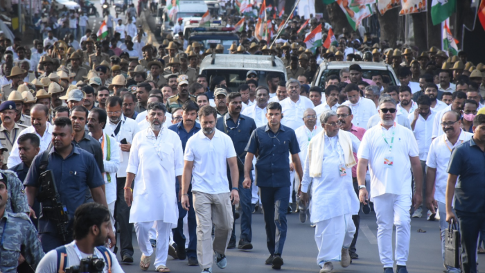 sprints,-football-and-badminton-too:-moments-from-rahul’s-bharat-jodo-yatra-–-deccan-herald