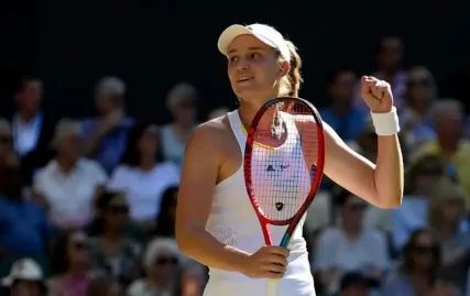 world-tennis-league:-ruthless-elena-rybakina-destroys-iga-swiatek