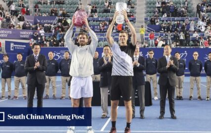 hubert-hurkacz-defeats-cameron-norrie-at-packed-victoria-park-tennis-stadium