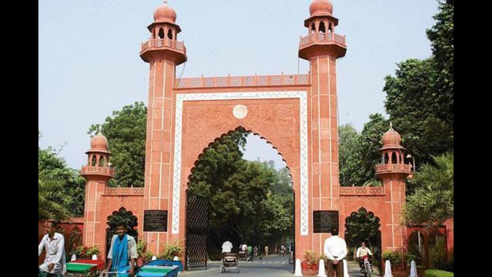row-over-brawl-involving-kashmiri-student-escalates,-amu-to-form-panel-–-hindustan-times