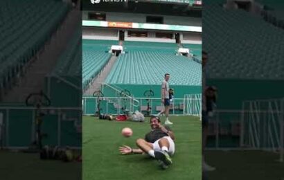 berrettini-goes-goalkeeper-mode-
