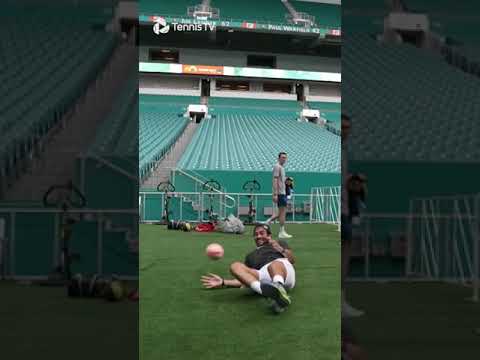 berrettini-goes-goalkeeper-mode-