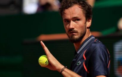 monte-carlo-masters:-daniil-medvedev-beats-lorenzo-sonego-in-first-clay-court-match-of-the-year