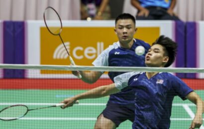 men’s-badminton-squad-take-silver-in-finals