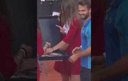 craziest-tennis-trophy-ceremony-ever-