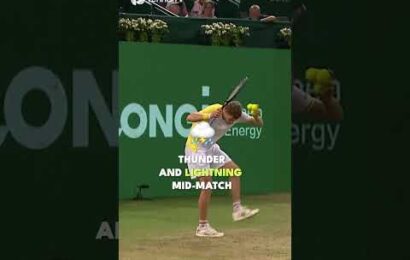 thunder-and-lightning-interrupt-tennis-players-mid-match-