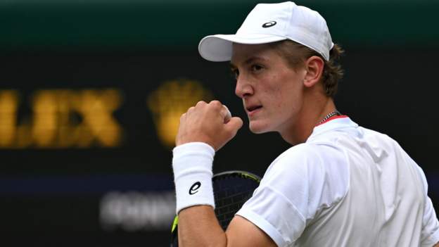 wimbledon-2023:-henry-searle-could-be-‘fast-tracked’-into-professional-game-after-boys’-title