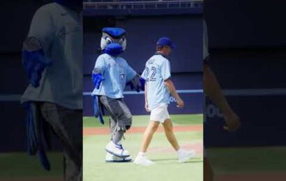 casper-ruud-first-pitch-for-the-blue-jays