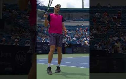 the-cheekiest-of-tennis-tweeners!-