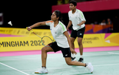 world-badminton-championships:-treesa-gayatri-move-into-last-16
