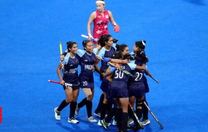 asian-games:-indian-women’s-hockey-team-signs-off-with-bronze-after-beating-japan-2-1