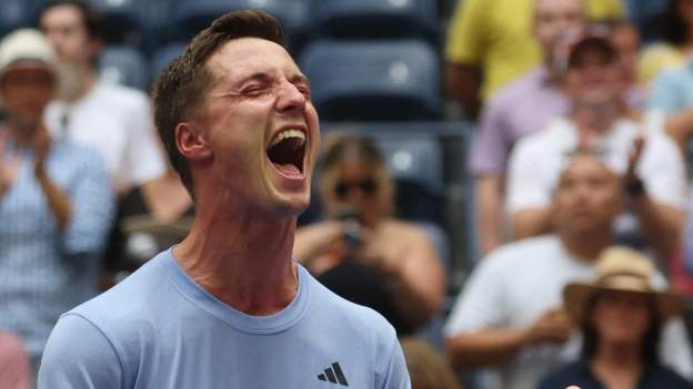 davis-cup:-joe-salisbury-replaces-dan-evans-in-great-britain-team-v-serbia