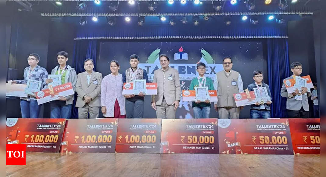 believe-in-yourself-and-always-give-100-percent,-says-badminton-star-saina-nehwal-to-students