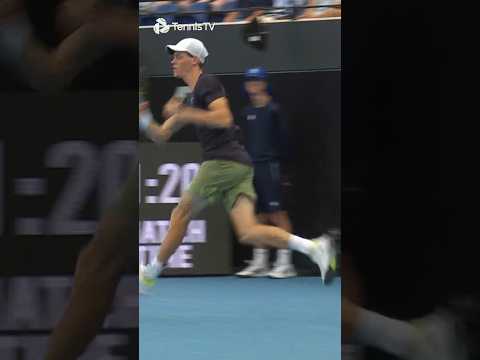 jannik-sinner-slaps-a-huge-forehand-
