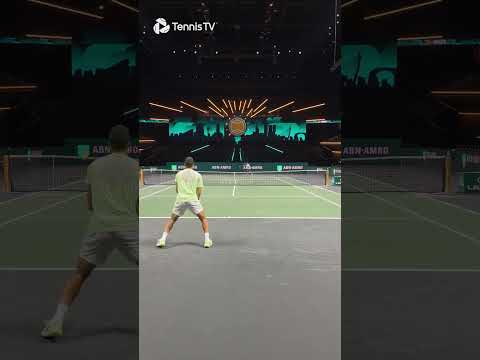 360o-of-felix-auger-aliassime-in-practice-