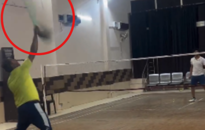 viral-video:-man-ditches-racquet,-you-won’t-believe-what-he-used-to-win-this-badminton-match;-internet-calls-him-‘legend’