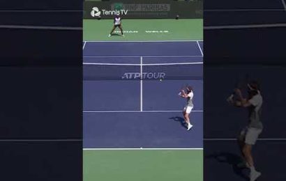 incredible-shot-from-tsitsipas-in-indian-wells-