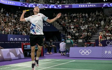 singapore’s-yeo-jia-min-gets-first-badminton-win-in-olympics,-mixed-doubles-pair-terry-hee-and-jessica-tan-falter