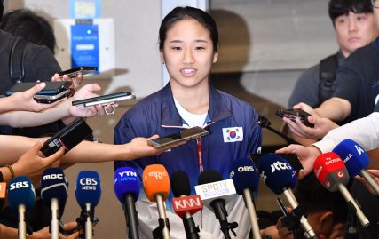 badminton-gold-medalist-says-she’s-not-picking-fights-with-nat’l-federation