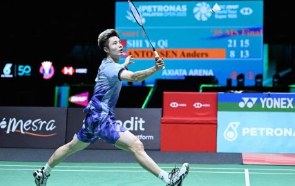 shi-yuqi-shines-with-dominant-win-over-anders-antonsen-to-claim-malaysia-open-badminton-title