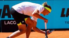 zverev-given-warning-after-photo-to-dispute-ball-mark