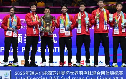 hosts-china-down-south-korea-to-clinch-record-extending-14th-sudirman-cup-badminton-title