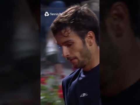 breathtaking-lorenzo-musetti-backhand-