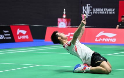 loh-kean-yew-through-to-singapore-open-quarters,-yeo-jia-min-falls-to-world-number-1