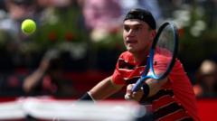 ‘good-to-be-home’-–-draper-cruises-through-at-queen’s-&-alcaraz-wins