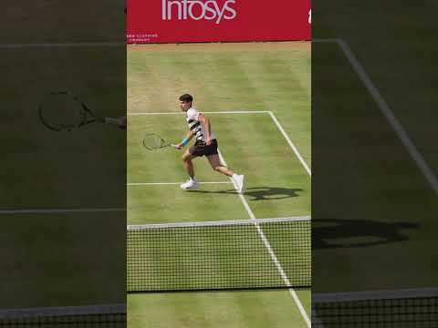 carlos-alcaraz-gliding-on-a-grass-court-