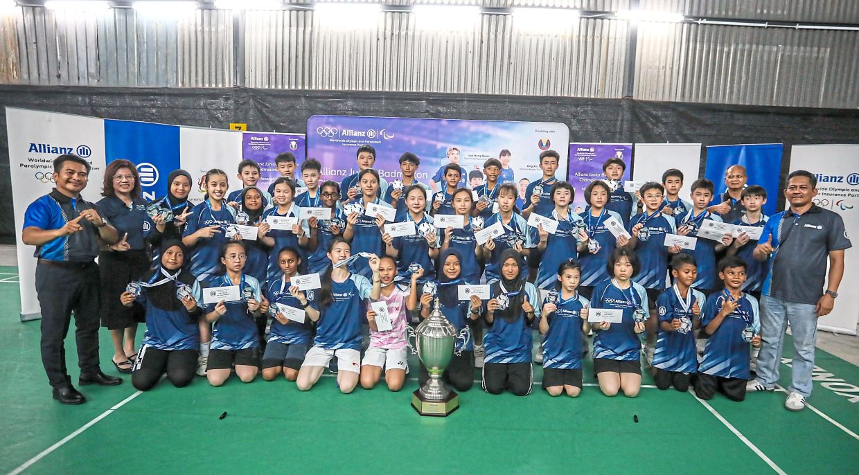 contest-hots-up-to-find-junior-badminton-champs