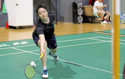 lee-mun-eyeing-sweet-success-in-badminton,-thanks-to-pei-tty