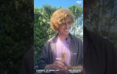 act-like-you-don’t-care-about-media-day-win-award-for-media-day-